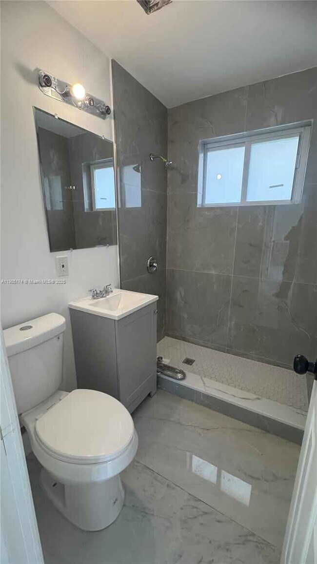 Foto del edificio - 901 NW 116th St