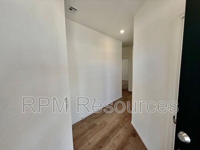 Foto del edificio - 10401 Little Blue Ln