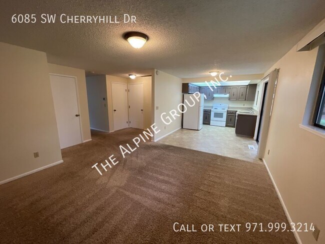 Building Photo - Two bedroom townhome duplex, spacious livi...