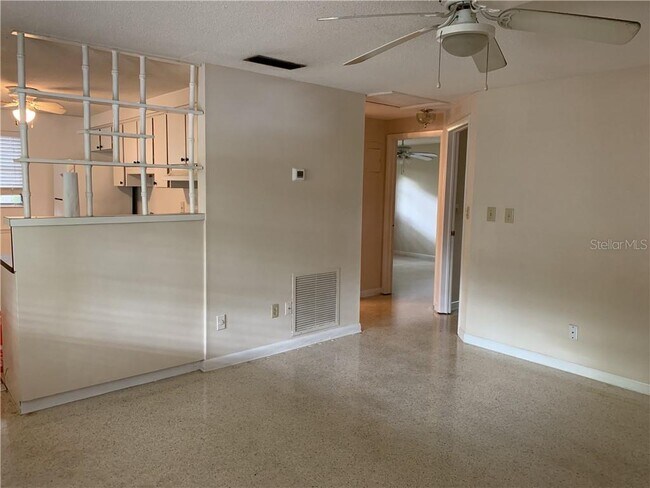 Building Photo - 806 N Westmoreland Dr