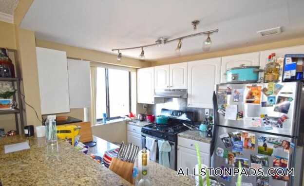 Foto del edificio - 15 N Beacon St