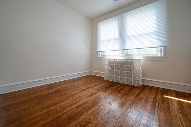 Foto del edificio - Twin Newly Renovated Brick Home in Lower Merion SD! Walk to park!