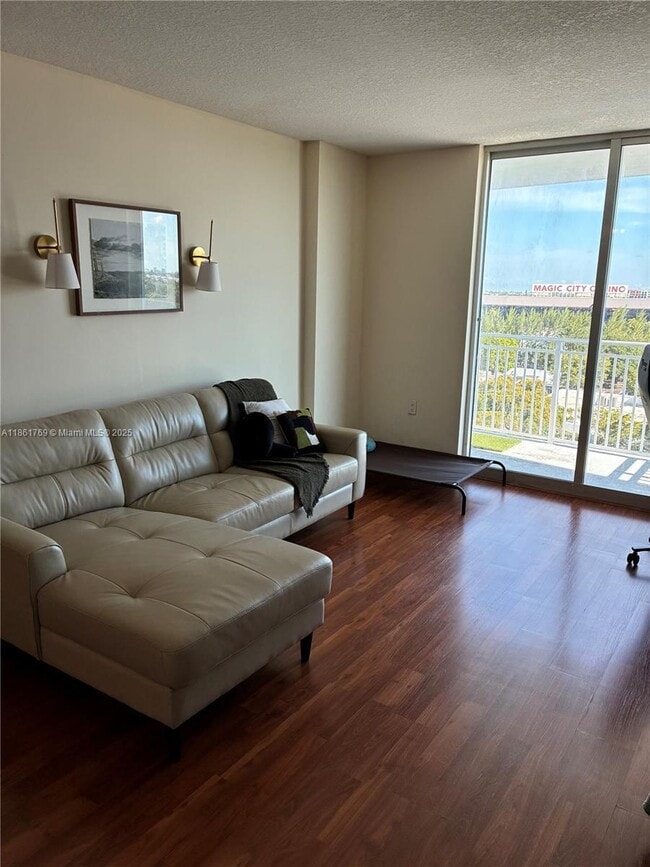 Foto del edificio - 60 NW 37th Ave
