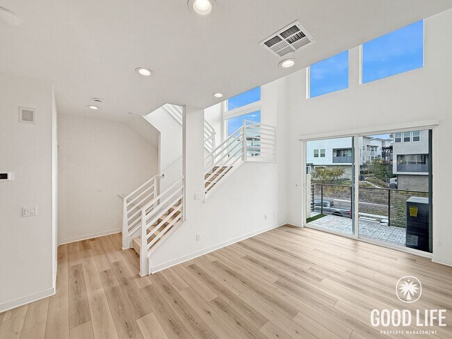 Foto del edificio - Sleek 2BD/3BA Condo in Mira Mesa with Private Balcony, Solar & 2-Car Garage