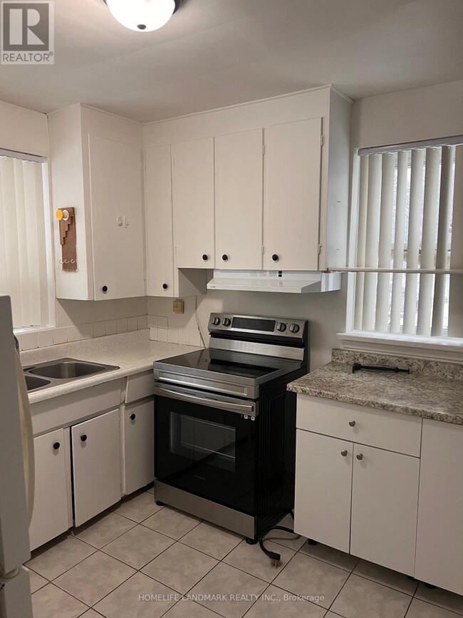 Building Photo - 49 Addison Crescent