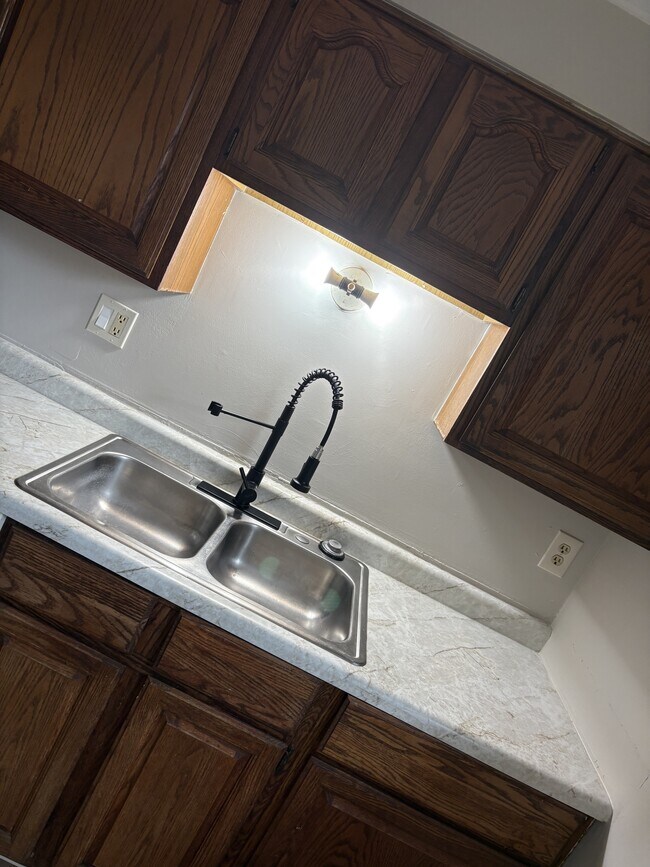 Foto del edificio - 1375 Firethorne Dr