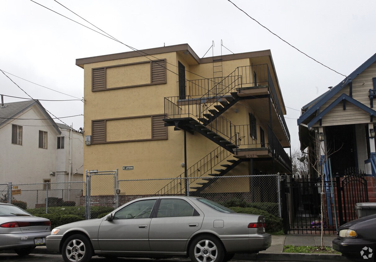 Building Photo - 537 E 17th St