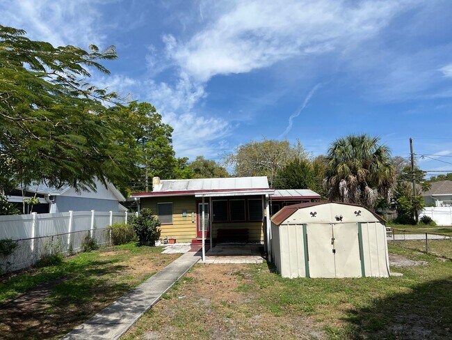 Foto del edificio - ** AS IS CONDITION** 2 Bedroom 2 bath on a...