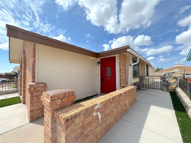 Foto del edificio - Refrig A/C 2bed/2bath Duplex with Bonus Room!