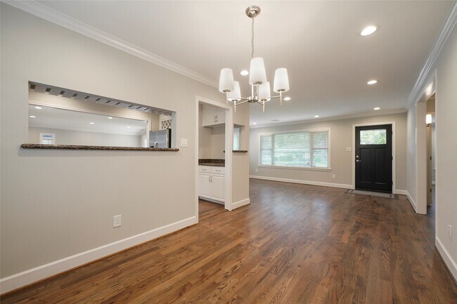Foto del edificio - 1229 Timbergrove Ln