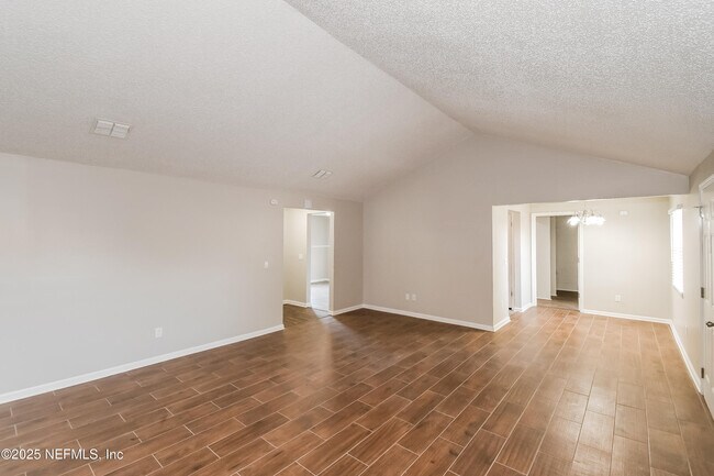 Foto del edificio - 8343 Spring Lake Rd N