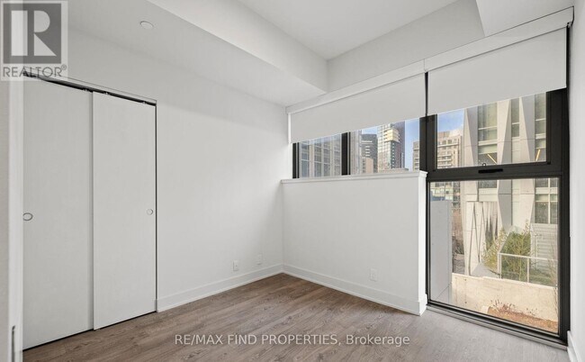 Building Photo - 8 Cumberland St