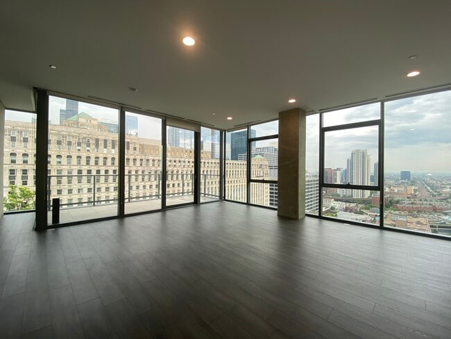 Building Photo - 225 W Hubbard St