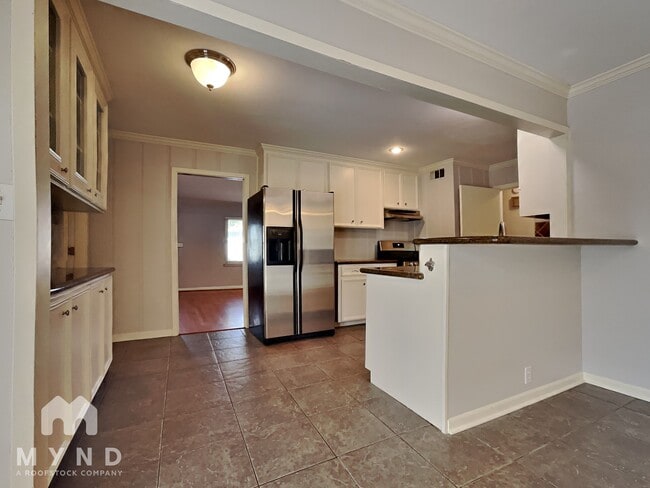 Building Photo - 7519 Schiller St