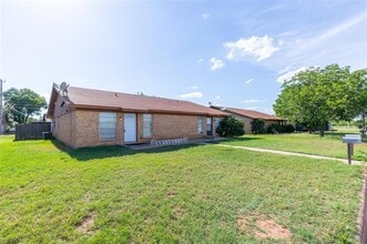 Building Photo - 728 Redbird Ln