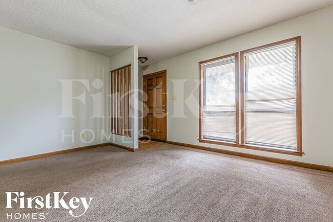 Building Photo - 5982 Rosewind Cir W