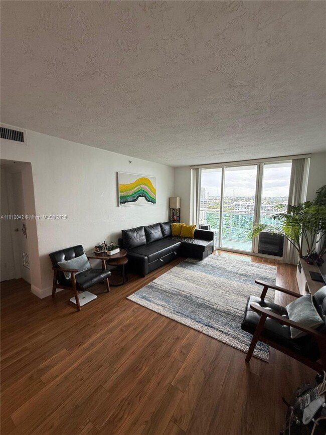 Building Photo - 3000 S Ocean Dr