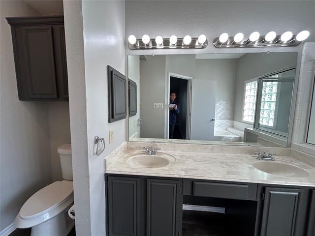 Foto del edificio - 4729 Waterway Dr N