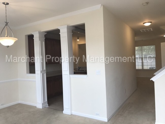 Building Photo - 148 Bumble Cir
