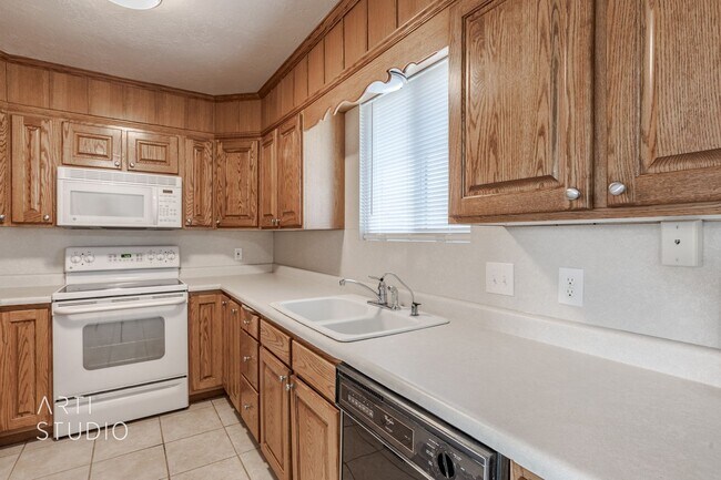 Foto del edificio - Remodeled 4 bedroom, 2 bathroom Home