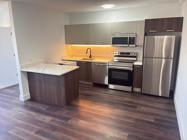 Building Photo - 5653 N Ashland Ave