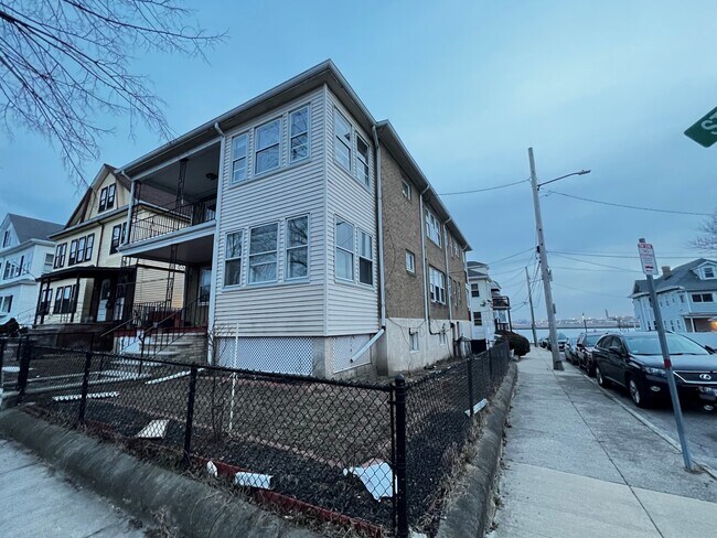 Building Photo - 103 Saint Andrew Rd