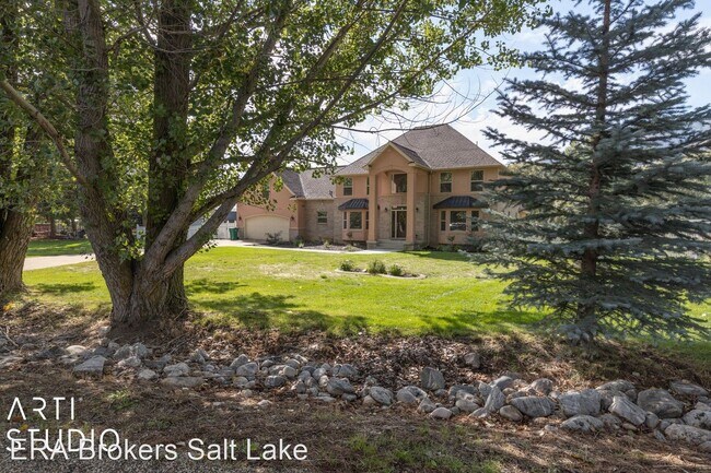 Building Photo - 5 br, 3.5 bath House - 3669 E 3600 N