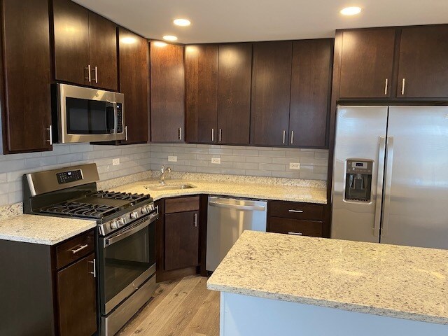 Foto del edificio - 218 W Pineview Dr