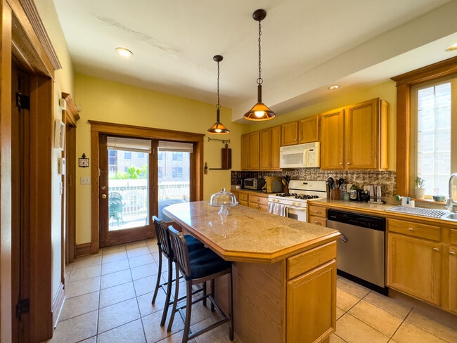 Foto del edificio - 2711 N Kimball Ave