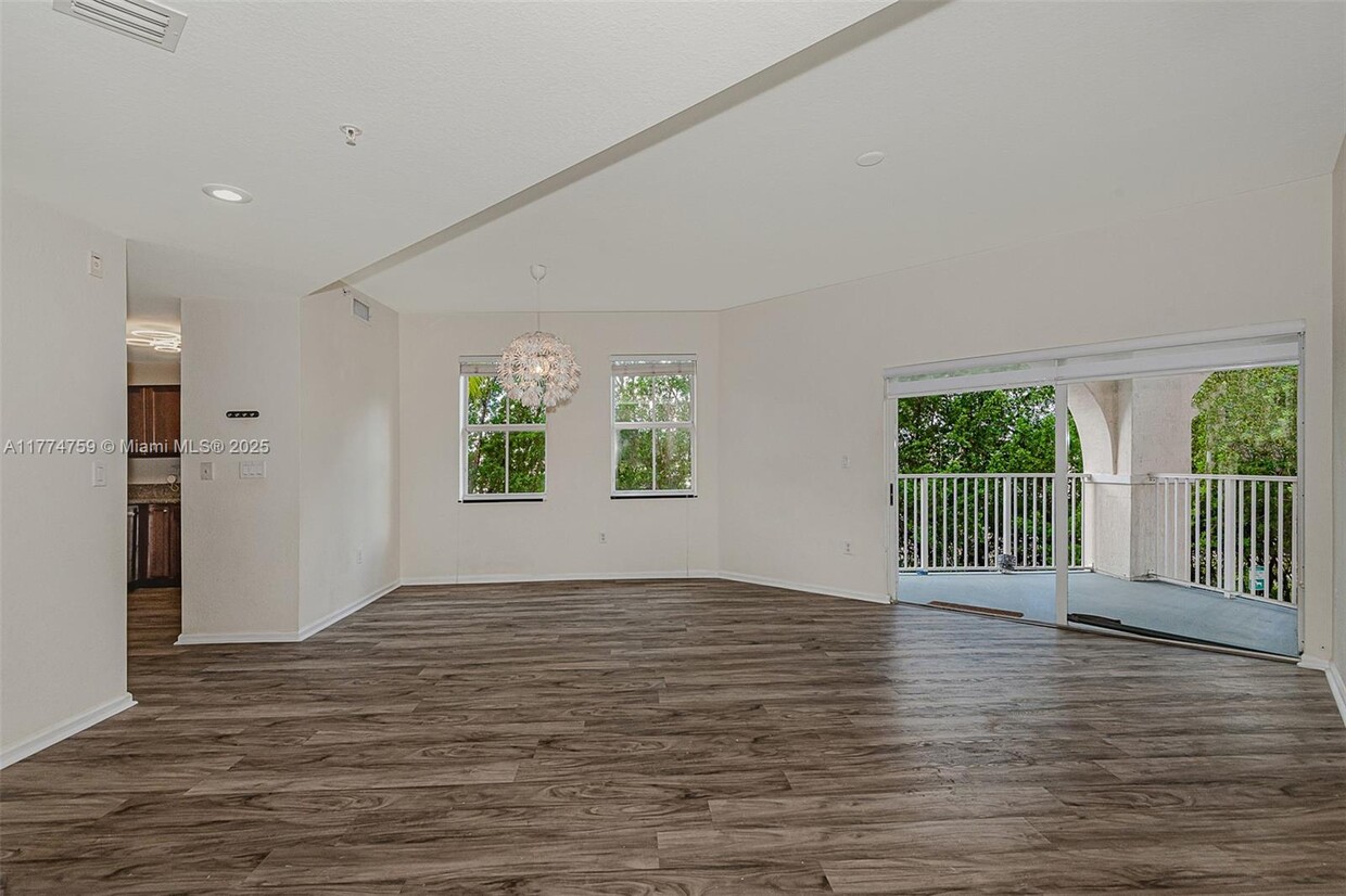 Foto principal - 11605 NW 89th St