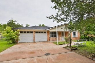 Building Photo - 134 Memory Ln