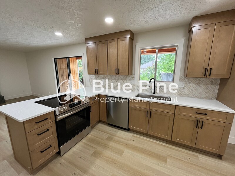 Foto principal - 3095 Disney Dr