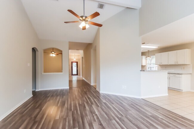 Foto del edificio - 16310 Great Forest Ct