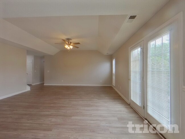 Building Photo - 608 Cottontail Ct N