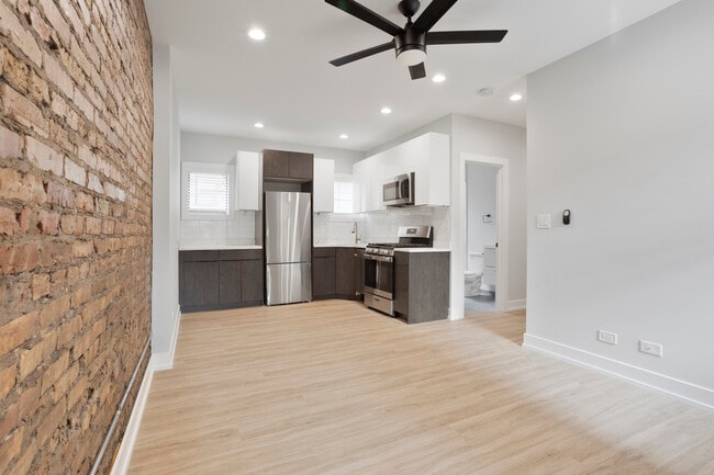 Foto del edificio - 7740 N Eastlake Terrace