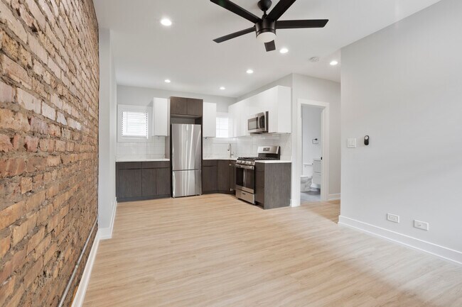 Building Photo - 7740 N Eastlake Terrace