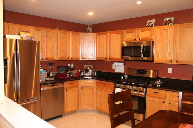 Kitchen - 354 Hawthorne Rd