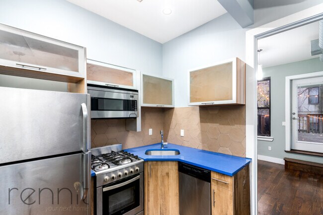 Building Photo - 1160 Halsey St