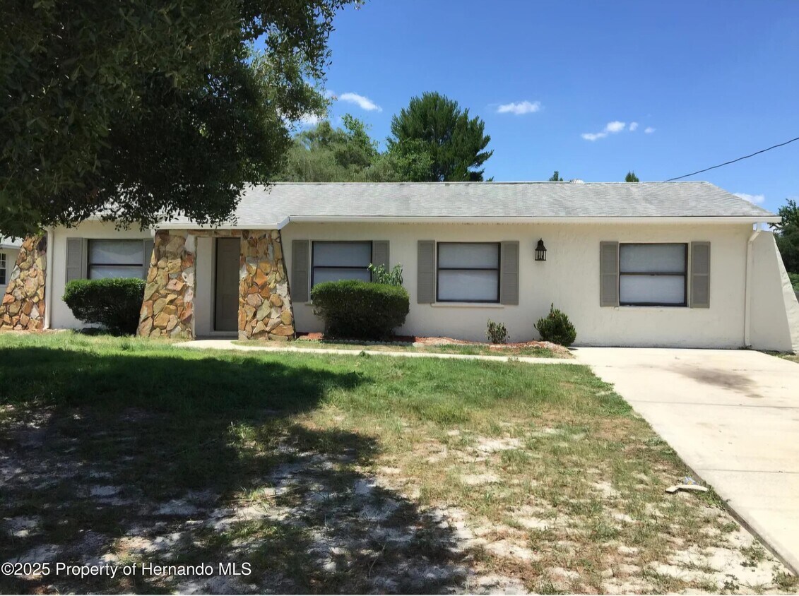 Foto principal - 9619 Langan St