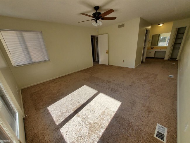 Foto del edificio - 3 br, 2.5 bath Condo - 11453 N Tazwell Dr