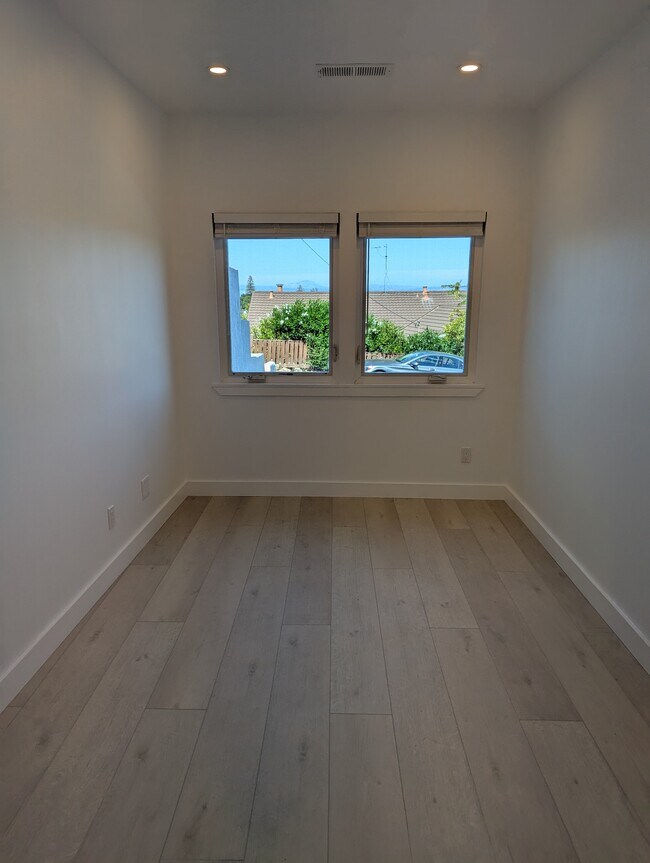 Foto del edificio - 61 Madera Avenue
