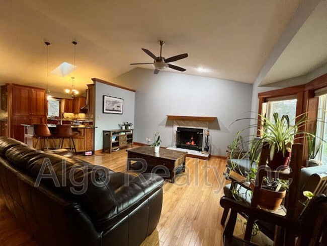 Building Photo - 6471 Bay Dr