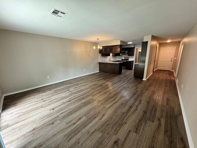 Foto del edificio - 523 Wild Wind Rd