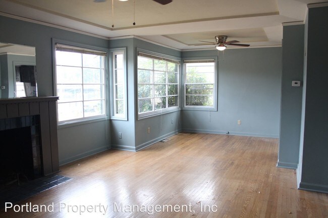 Building Photo - 8106 NE Schuyler St