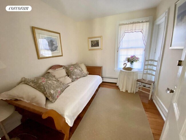 Foto del edificio - 718 Montauk Hwy