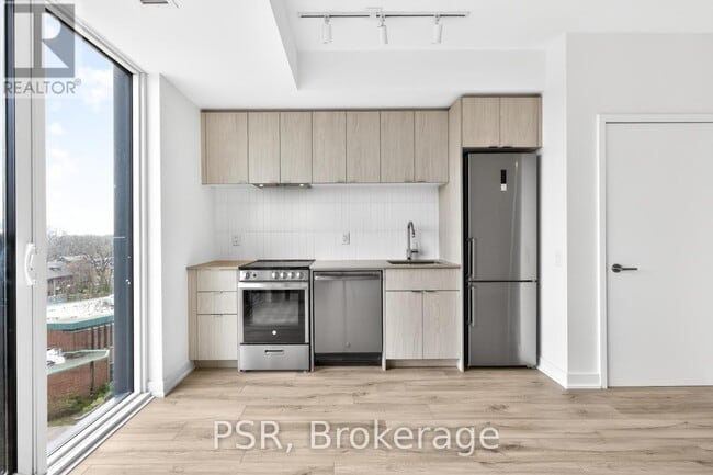 Photo du bâtiment - 1660 Bloor St W