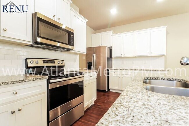 Building Photo - Now available 4 bedroom 2.5 baths!