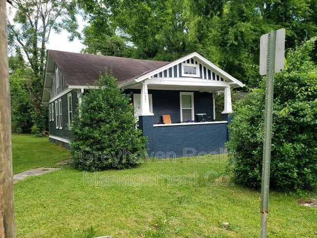 Building Photo - 801 Moss St
