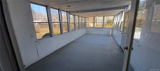 Building Photo - 8 Calmer Pl