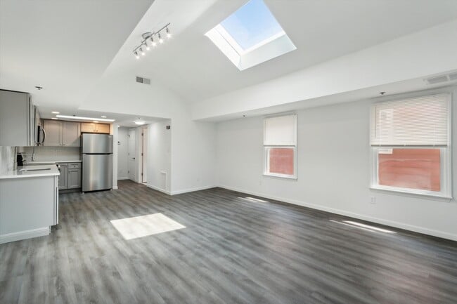 Building Photo - 146 Nassau St